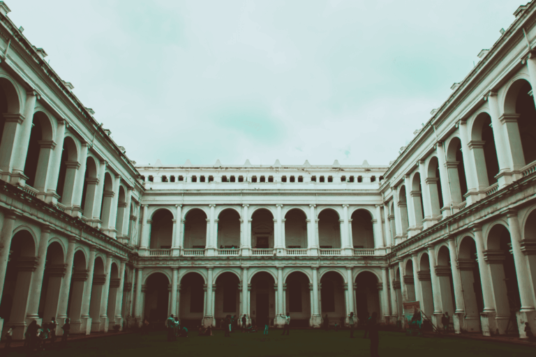 Reviving Historical Buildings Challenges and Solutions for Industrial Painters