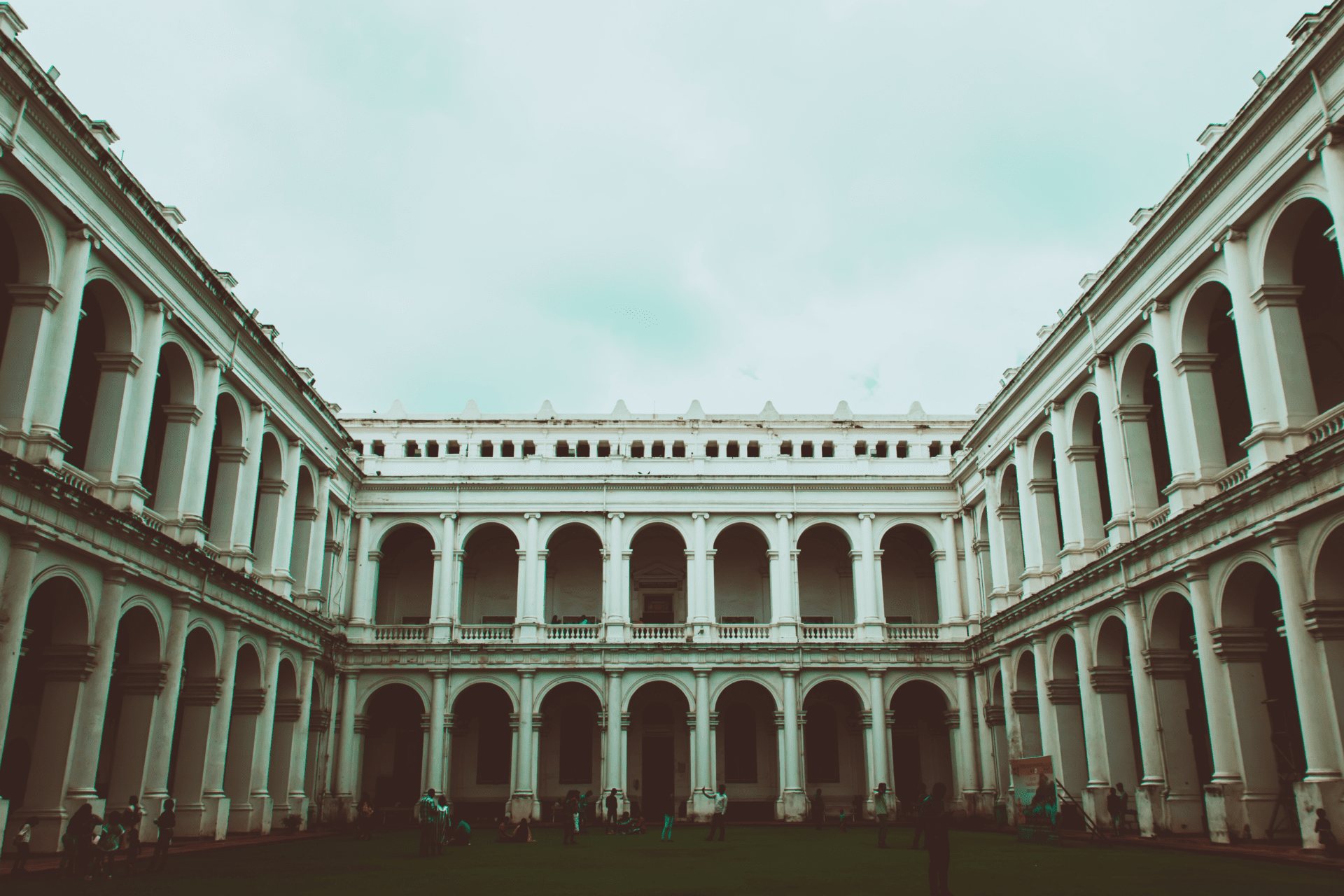 Reviving Historical Buildings Challenges and Solutions for Industrial Painters