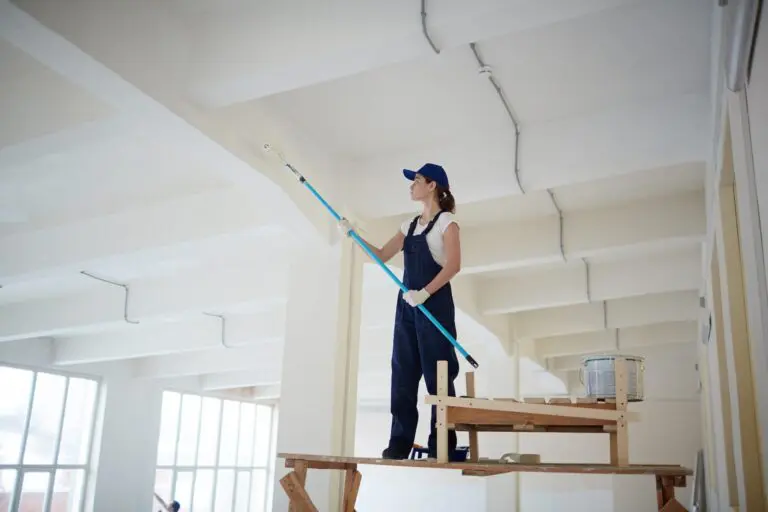why you should hire professionals for a wallpaper installation